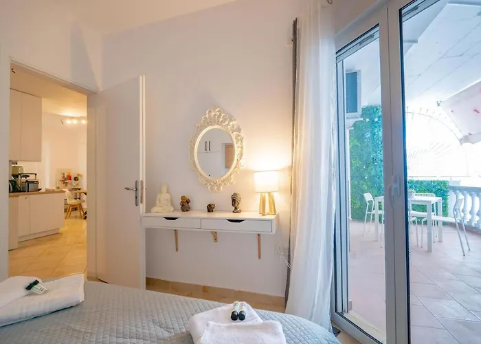 Arline's Luxury Retreat House Apartment